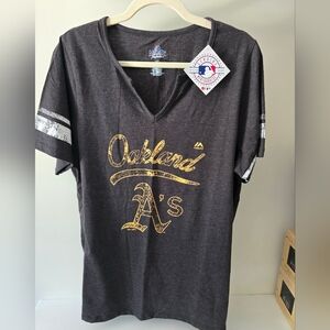 NWT Majestic Oakland A’s Distressed Graphic V-Neck Tee